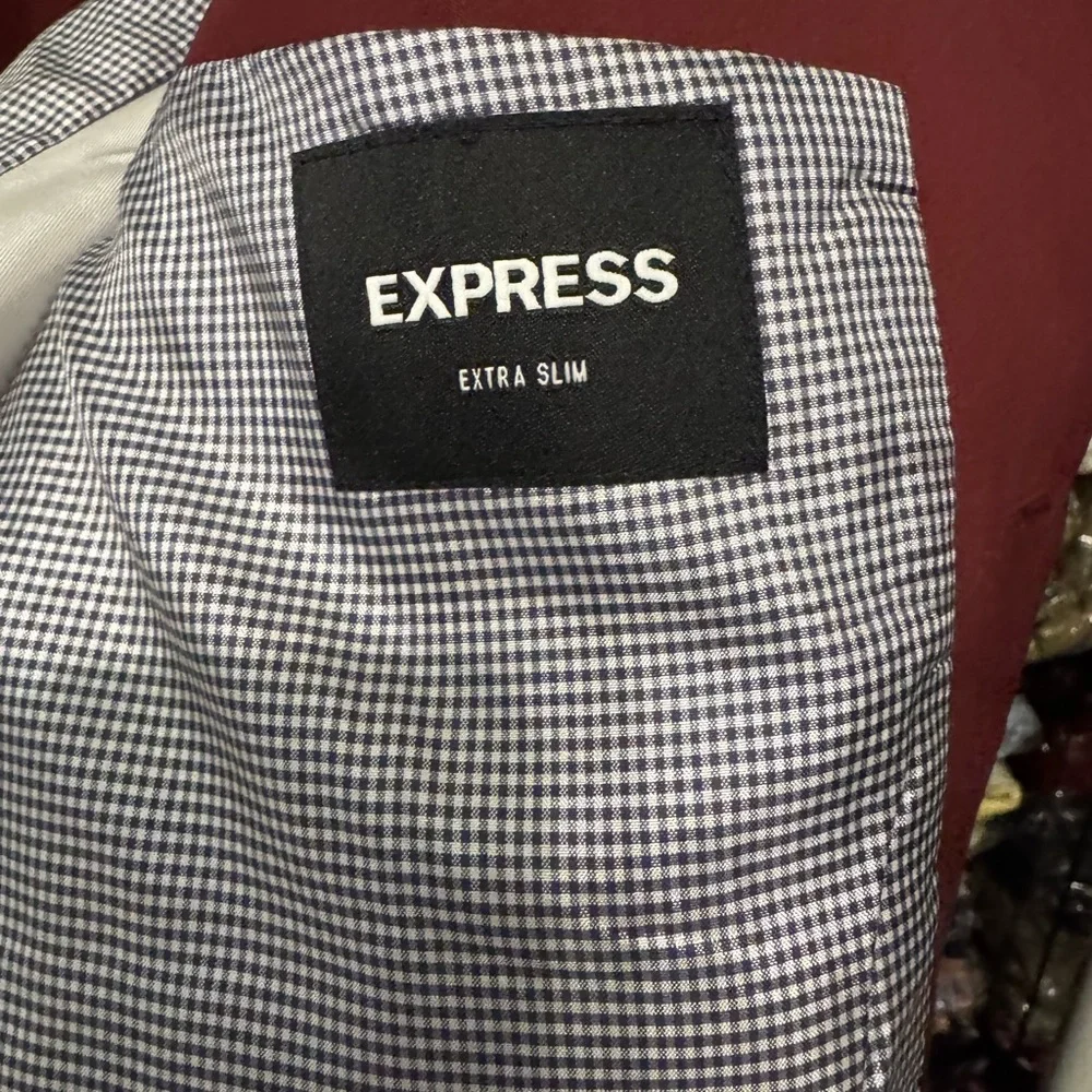 Express elegant burgundy